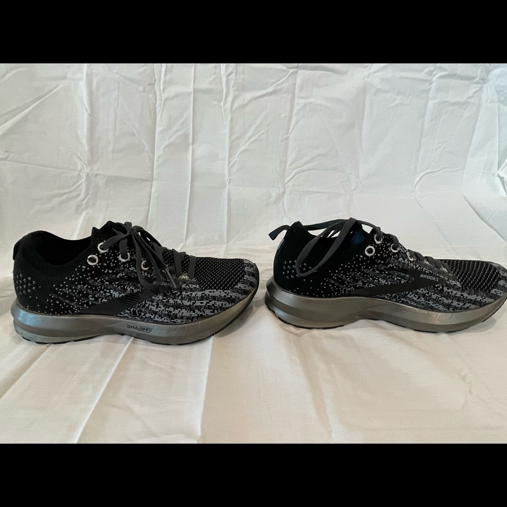 Womens Brooks Levitate 3
